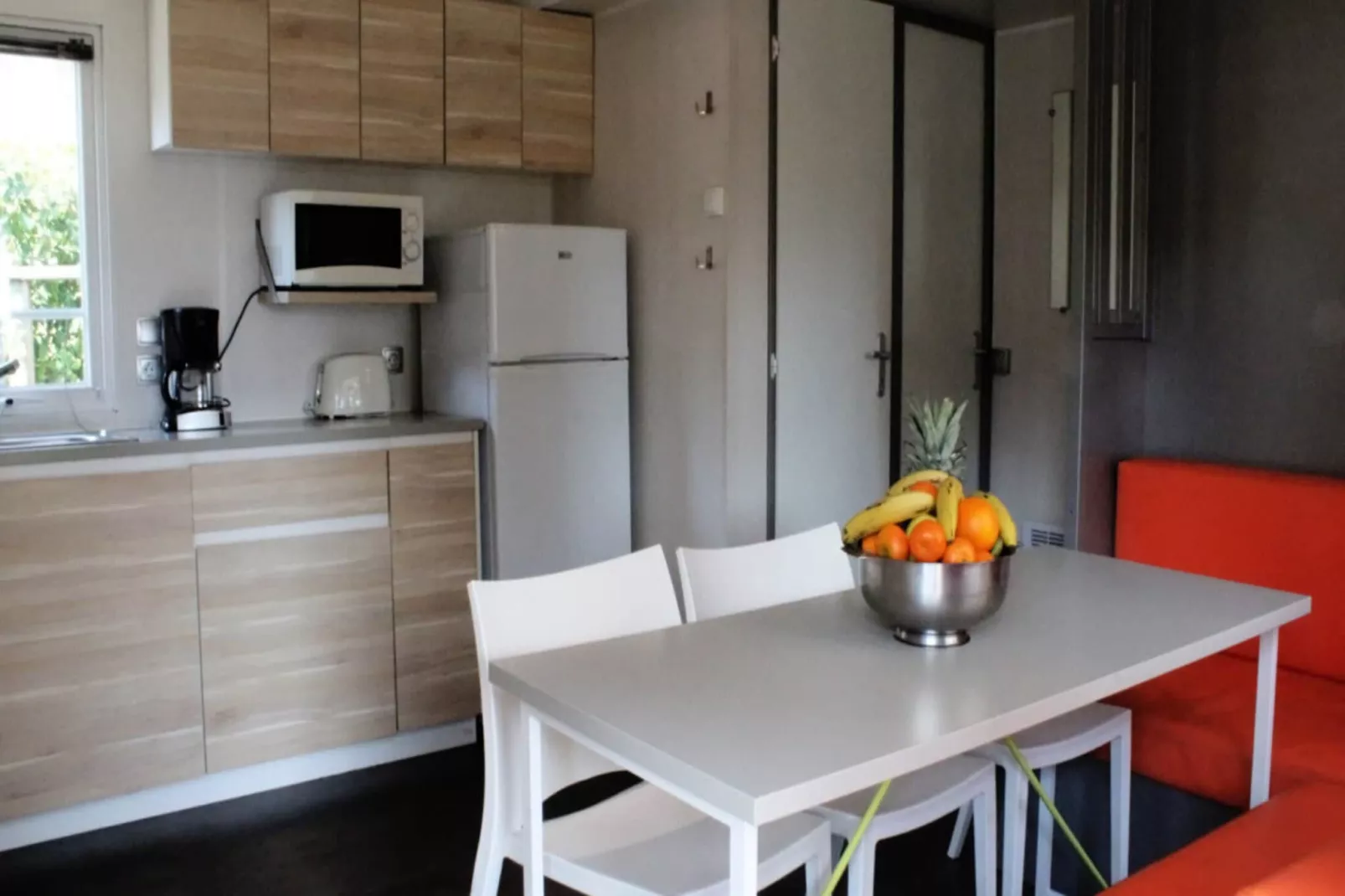 Camping Vilanova Park Bungalow S2300-Dining room