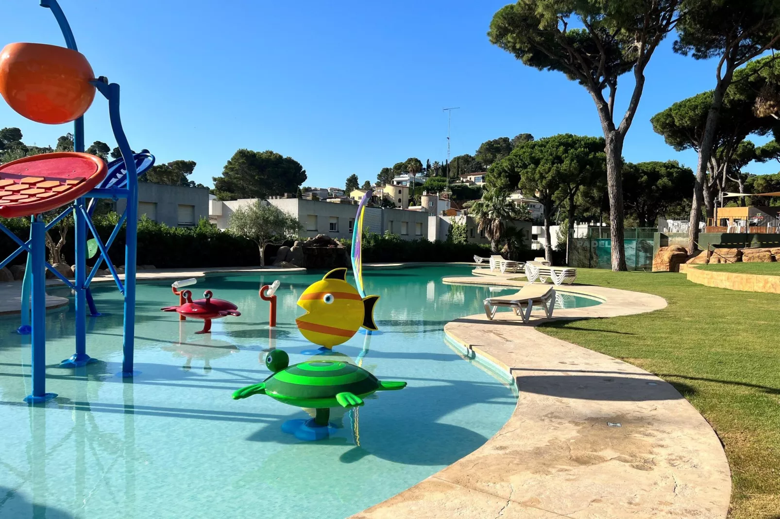CAMPING INTERPALS Bungalow Garbi-Pool