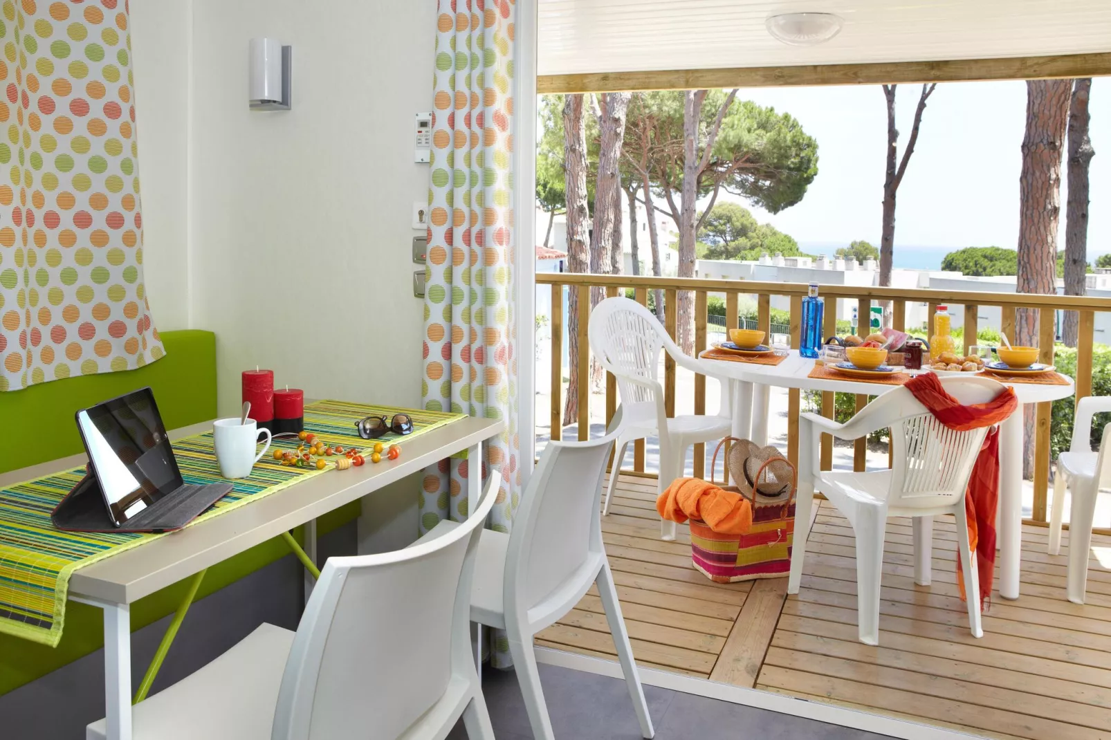 CAMPING INTERPALS Bungalow Garbi-Living room