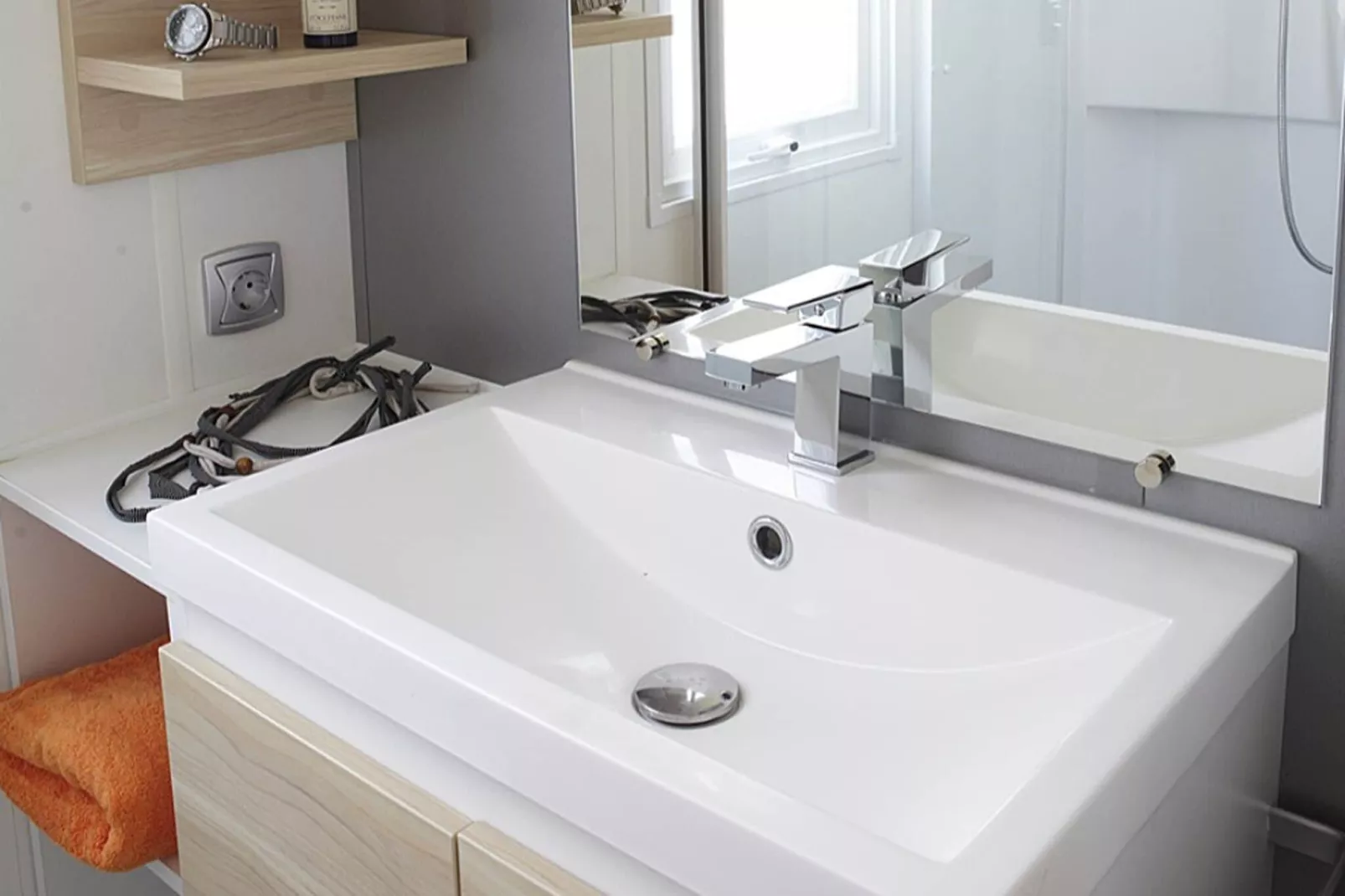 CAMPING INTERPALS Bungalow Garbi-Bathroom