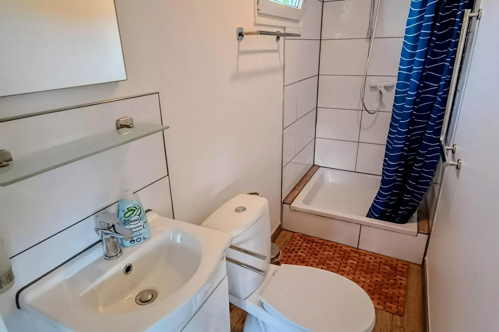 Cosy Hideout-Bathroom