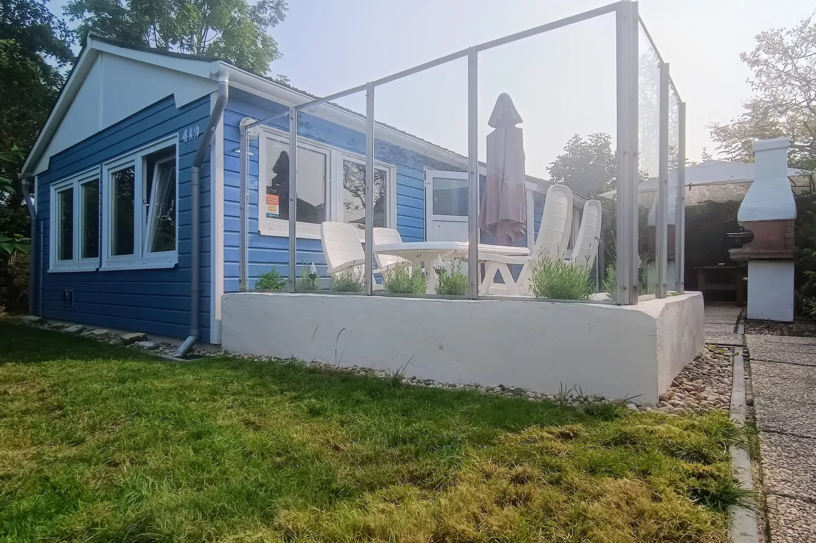 Cosy Hideout-Gardens summer