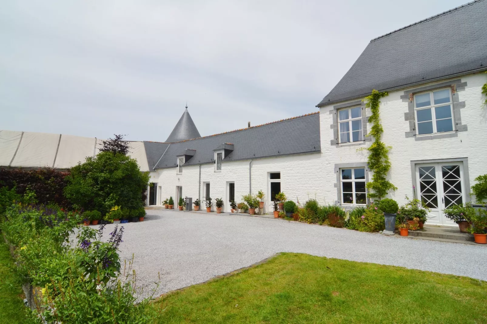 Un petit coin de chateau-Exterior summer