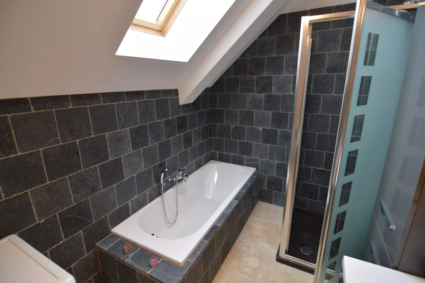 Un petit coin de chateau-Bathroom