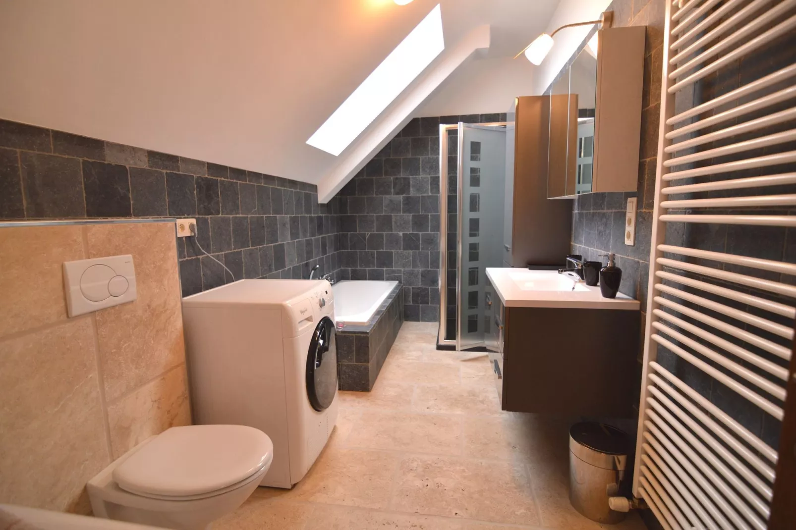 Un petit coin de chateau-Bathroom