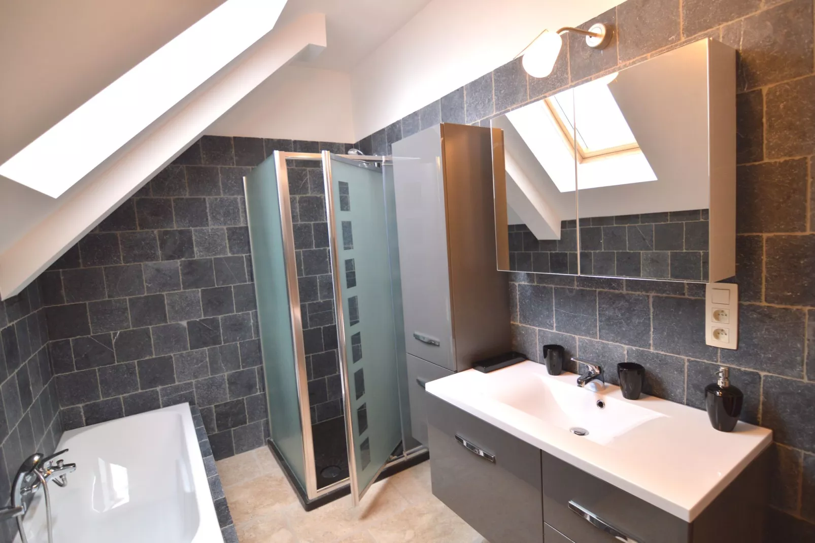 Un petit coin de chateau-Bathroom