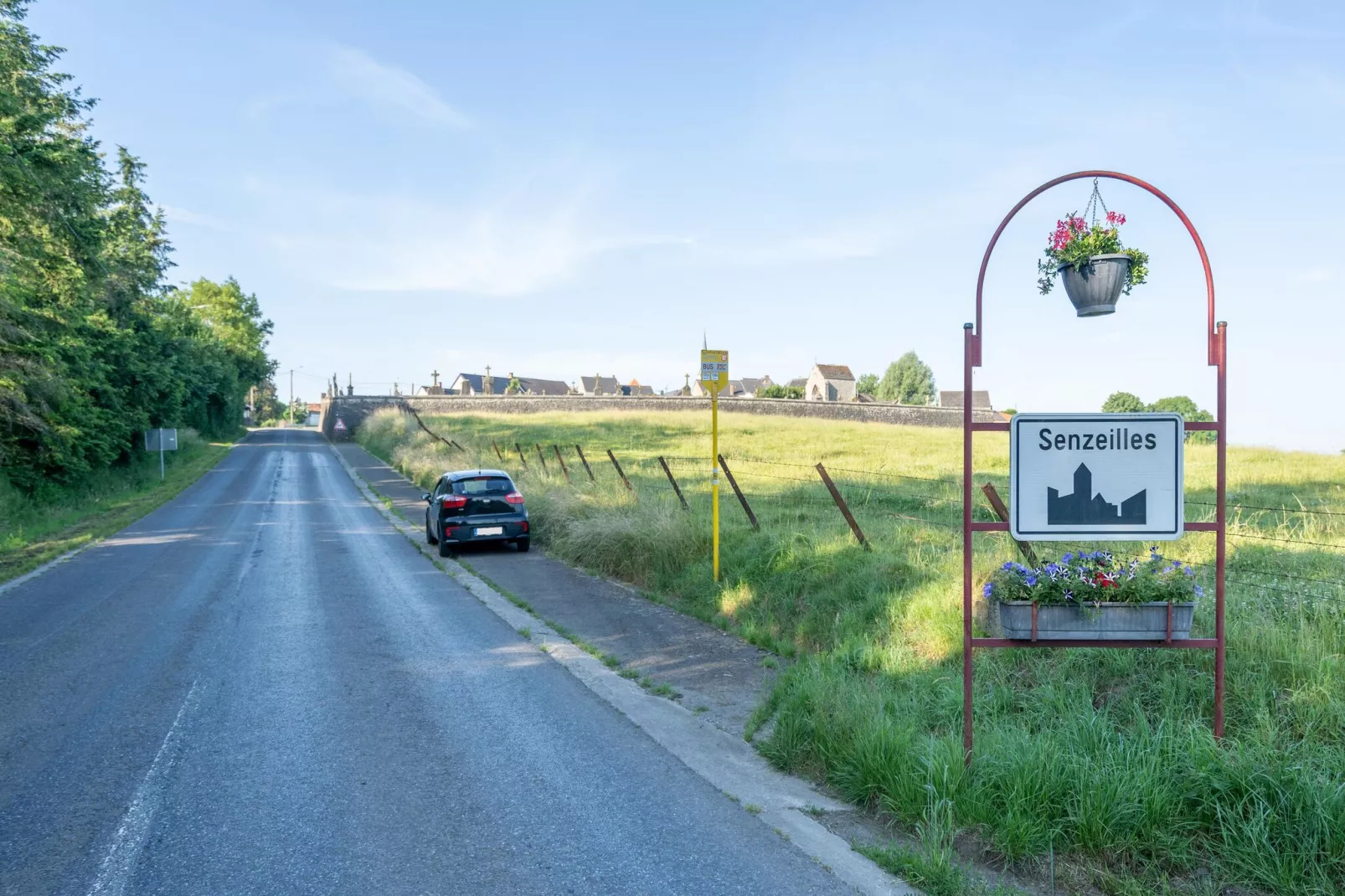 Château de Senzeilles 1-Areas summer 1km