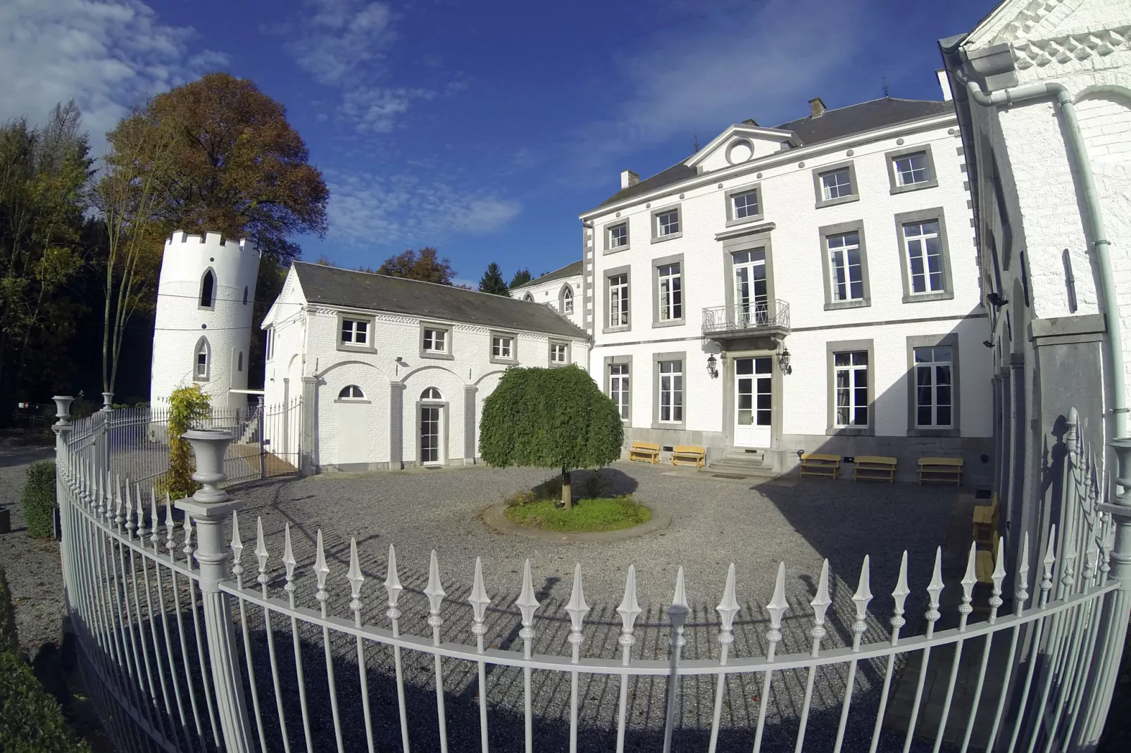 Château St-Jean-Außenbereich Sommer