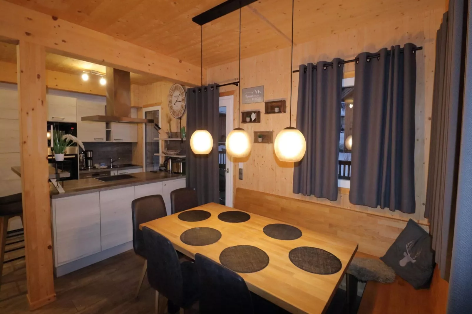 Kreischberg Chalets 59-Dining room