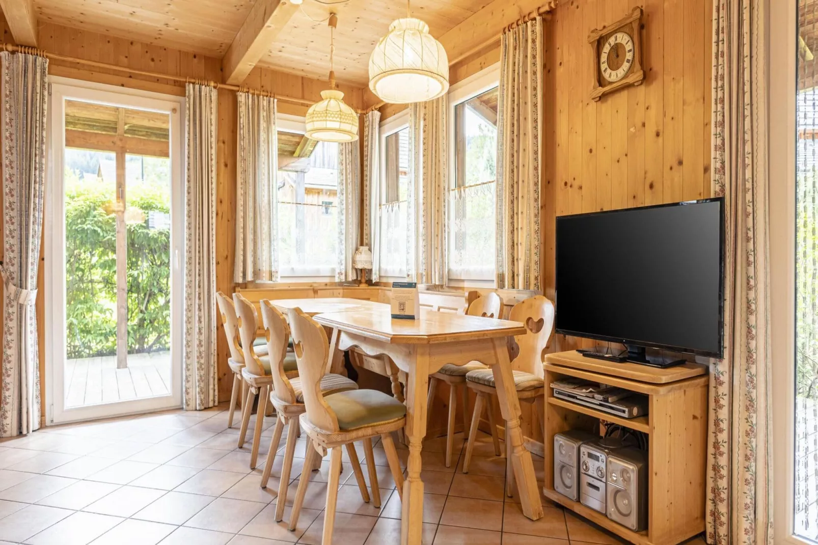 Ferienpark Kreischberg 43-Dining room