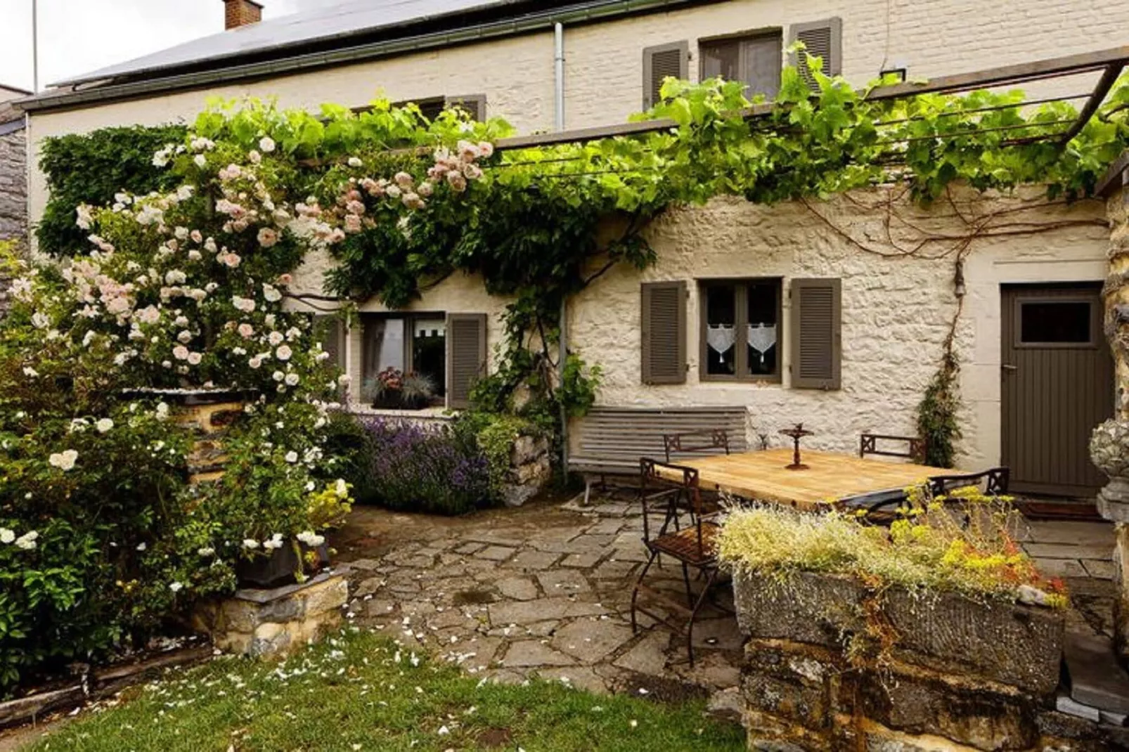 La Ferme d'Amélie-Exterior summer