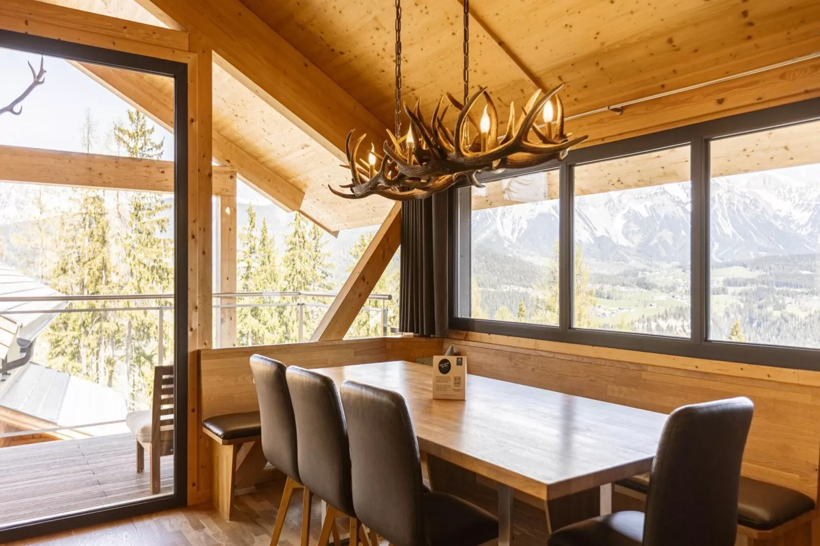 Alpenchalets Reiteralm 3-Dining room