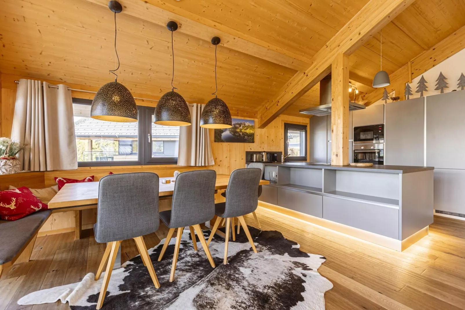 Alpenchalets Reiteralm 7-Dining room