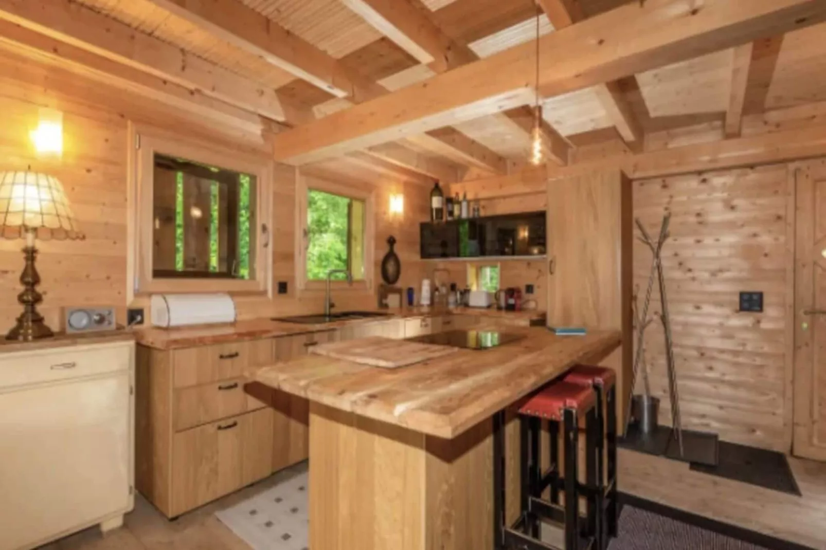 Gstaad Luxurious flat with terrace & stunning views-Kitchen