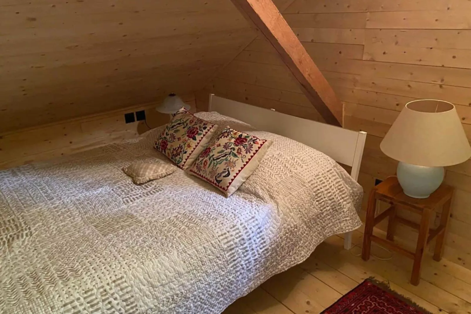 Gstaad Luxurious flat with terrace & stunning views-Bedroom