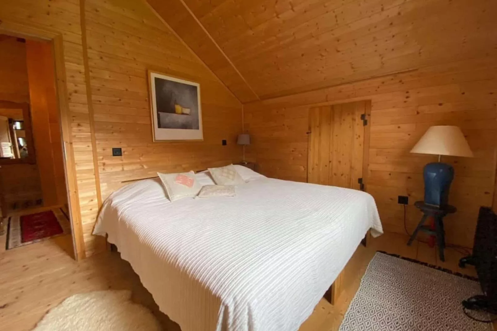 Gstaad Luxurious flat with terrace & stunning views-Bedroom