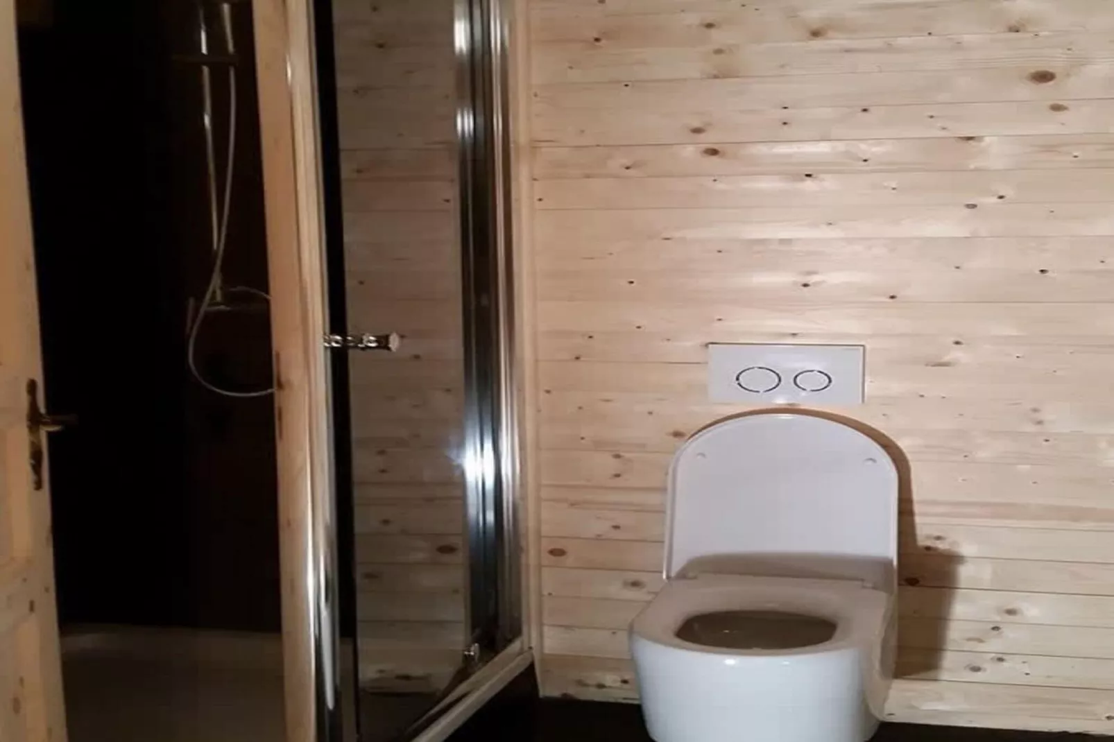Gstaad Luxurious flat with terrace & stunning views-Bathroom