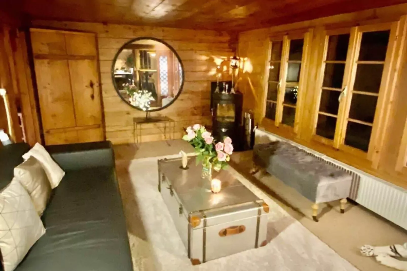 Gstaad Paradise View Chalet with Outdoor Jacuzzi-Living room