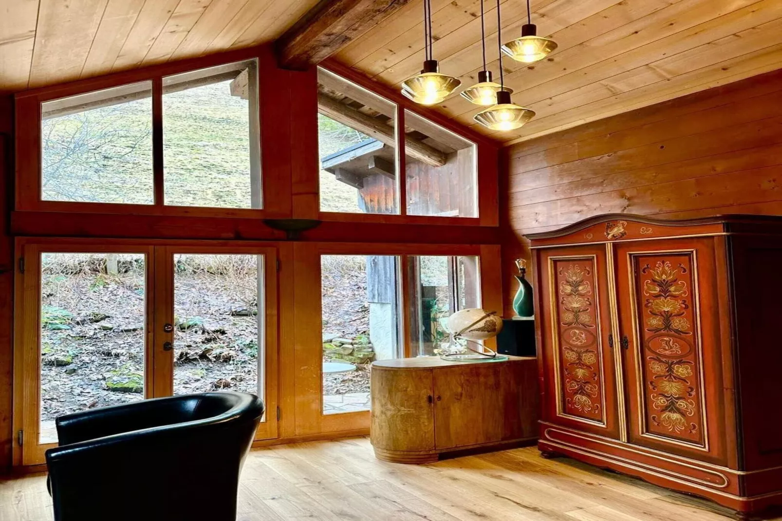Gstaad Paradise View Chalet with Outdoor Jacuzzi-Living room