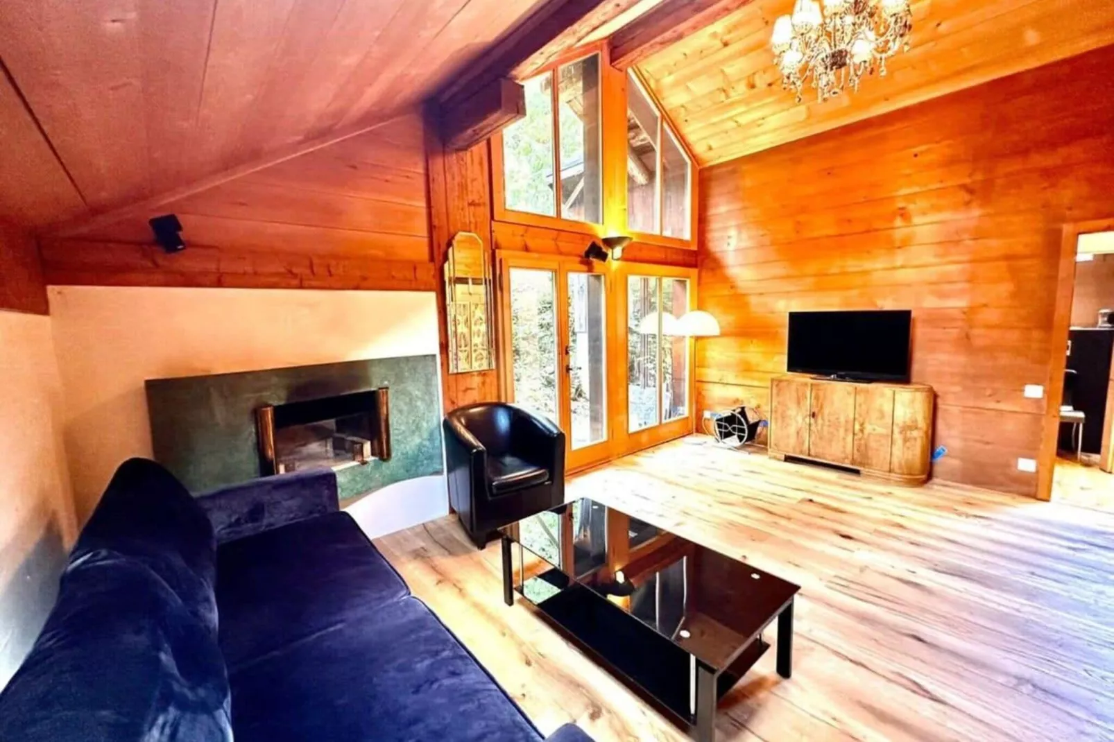 Gstaad Paradise View Chalet with Outdoor Jacuzzi-Living room