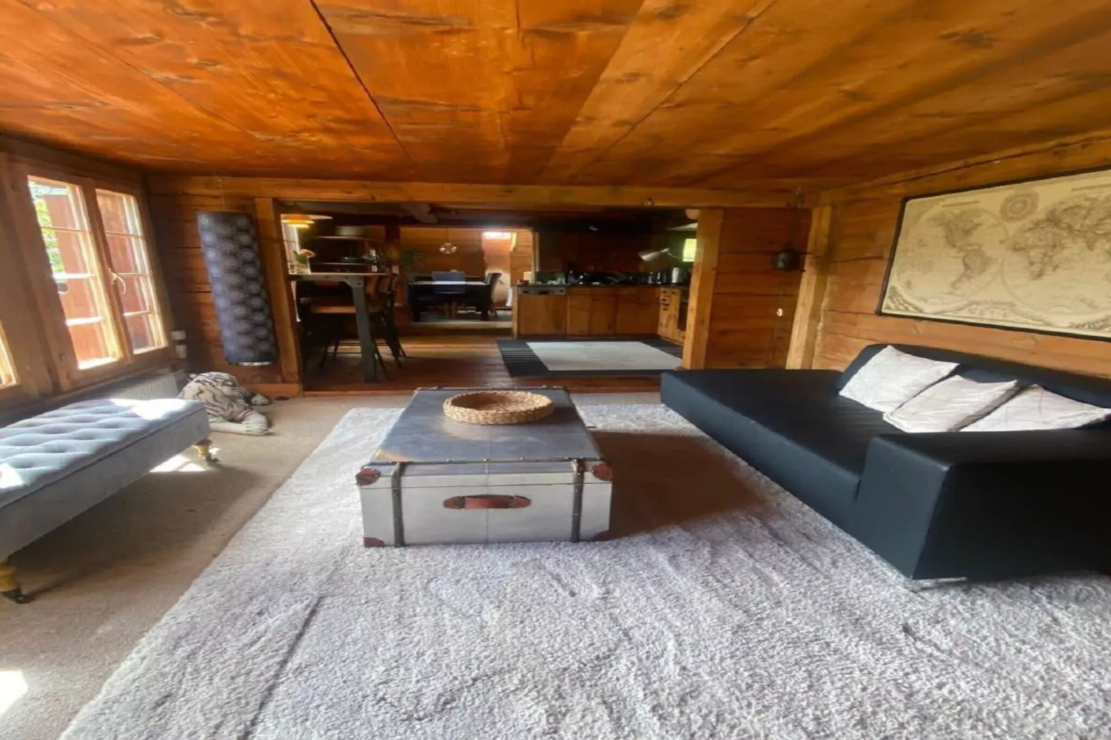 Gstaad Paradise View Chalet with Outdoor Jacuzzi-Dining room