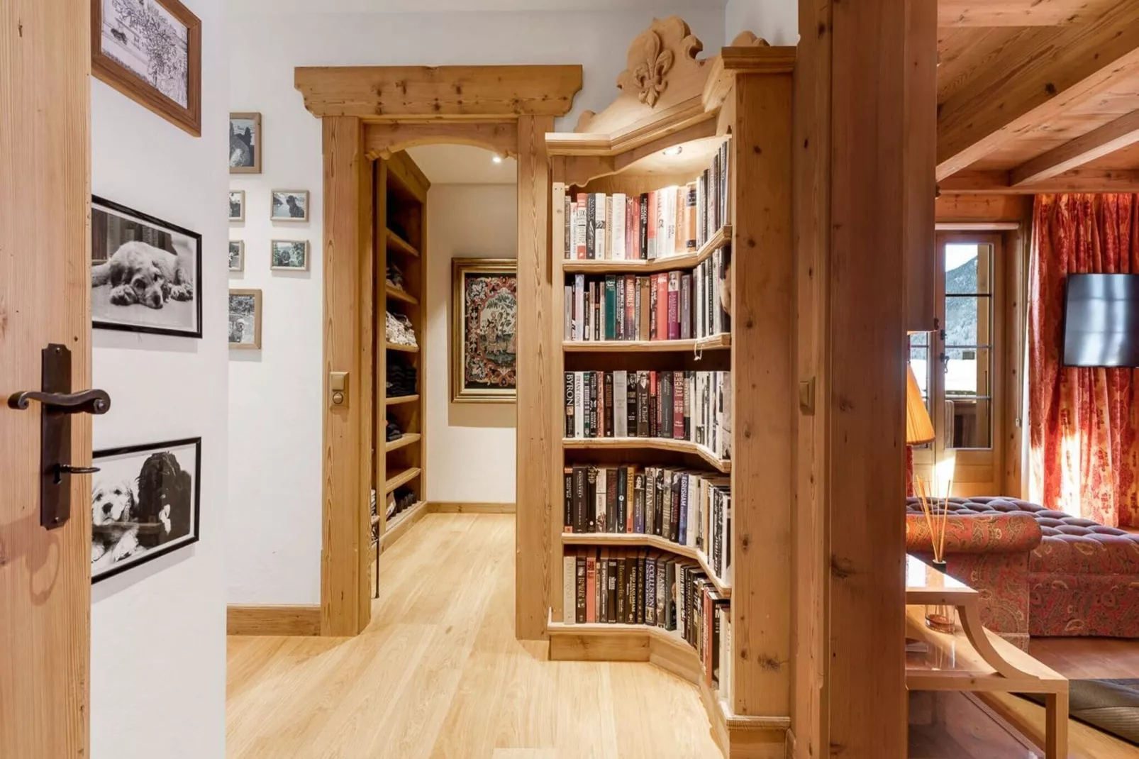 Beautiful Alpine Luxury Flat in Rougemont-Living room