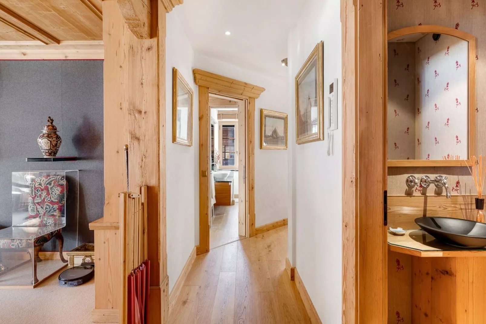 Beautiful Alpine Luxury Flat in Rougemont-Bathroom