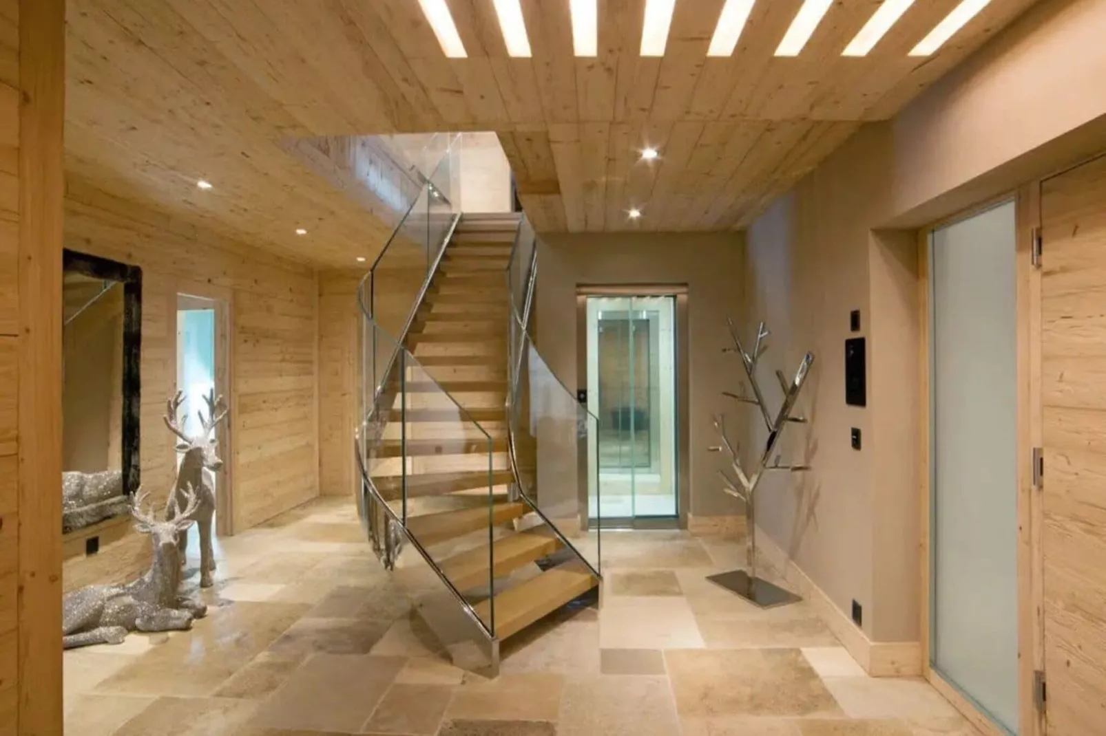 Super private Luxury Chalet with Hotel facilities-Reception hall