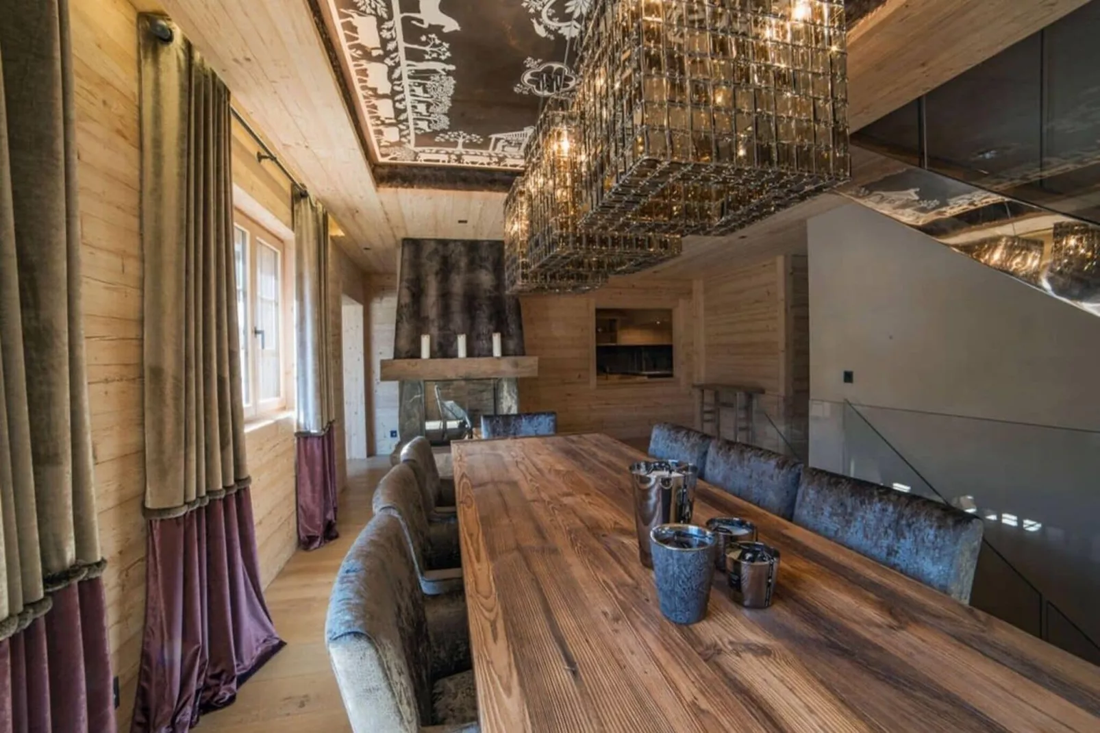 Super private Luxury Chalet with Hotel facilities-Living room