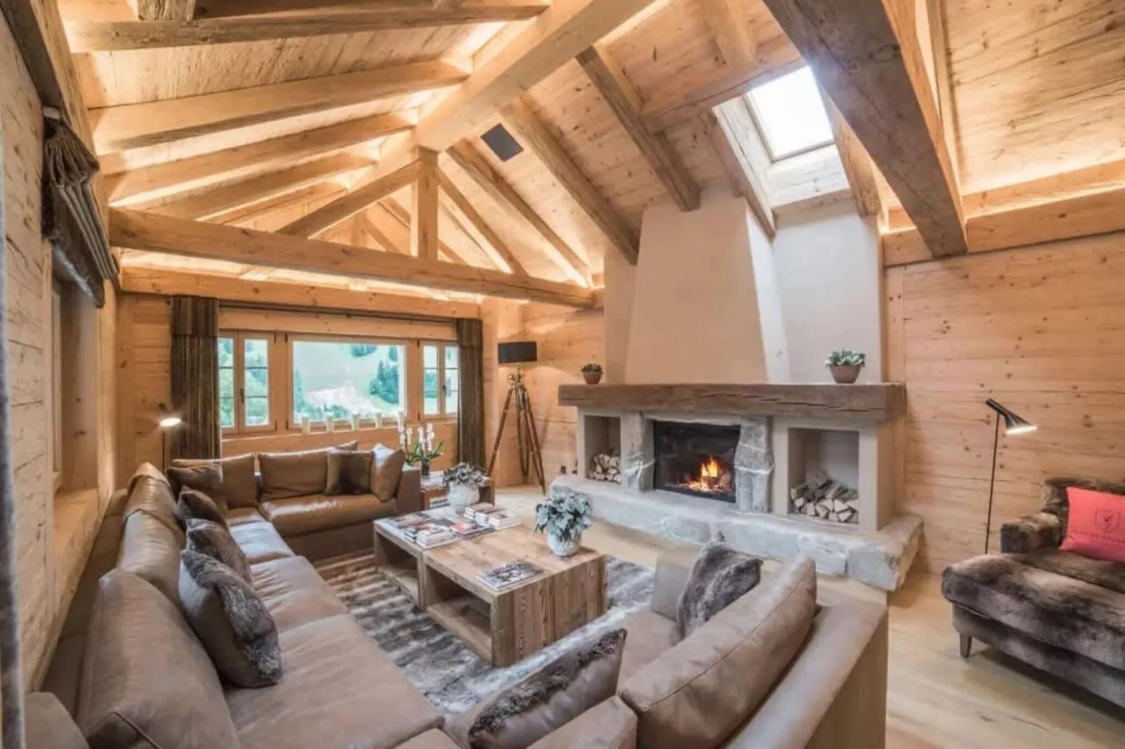 Super private Luxury Chalet with Hotel facilities-Living room