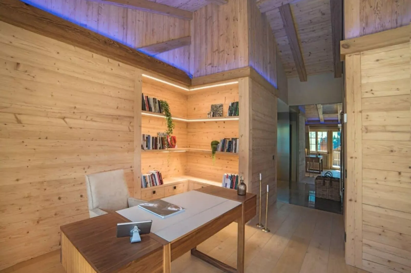 Super private Luxury Chalet with Hotel facilities-Dining room