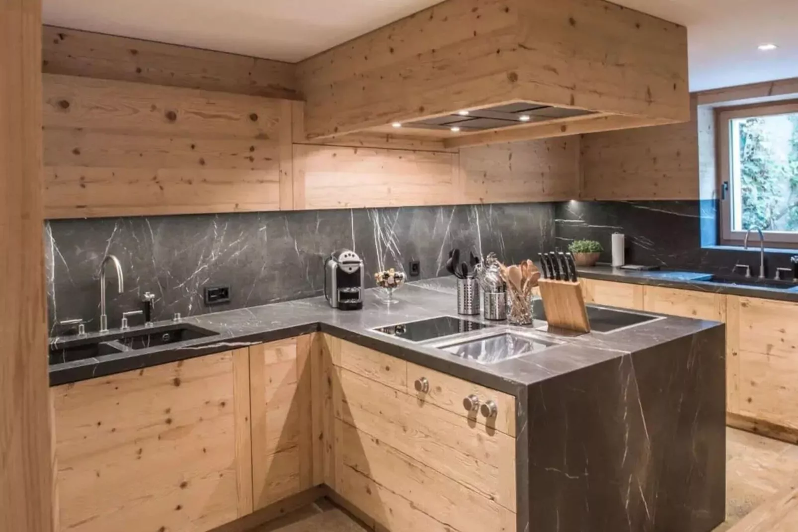 Super private Luxury Chalet with Hotel facilities-Kitchen