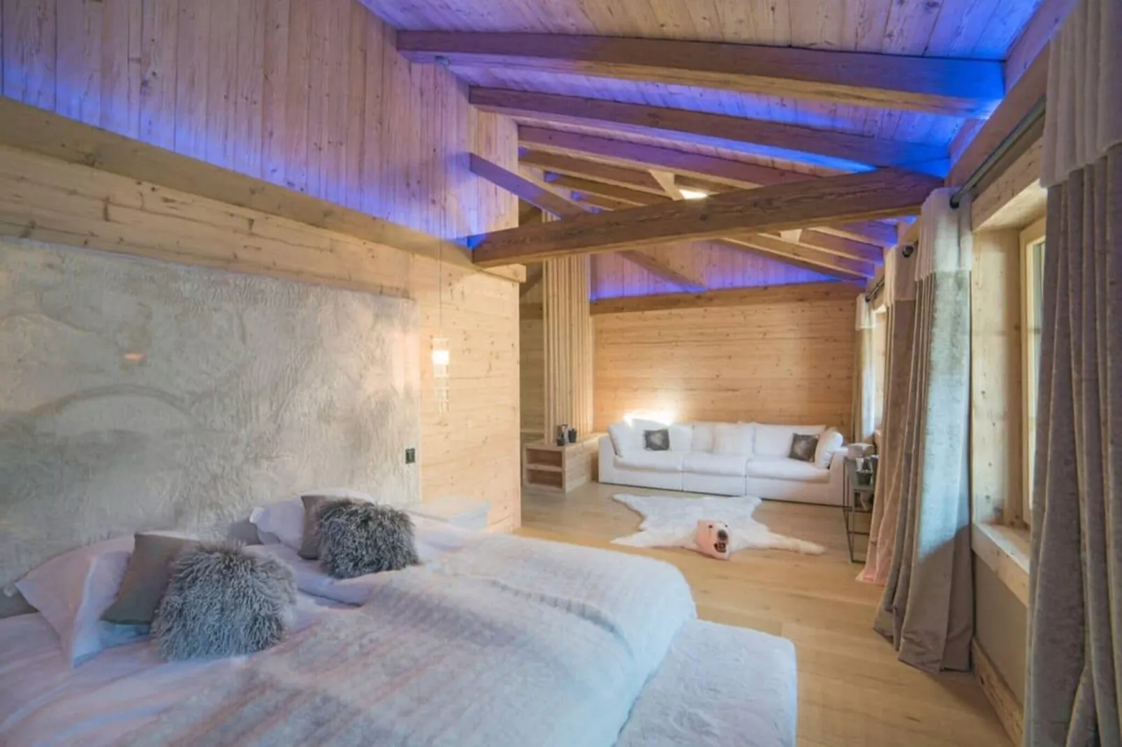 Super private Luxury Chalet with Hotel facilities-Bedroom