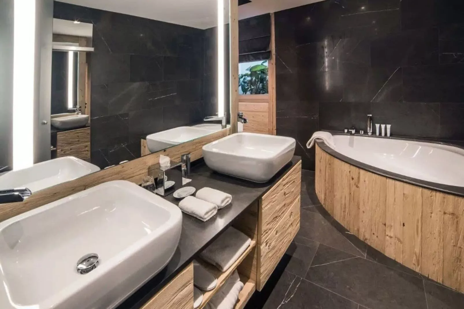 Super private Luxury Chalet with Hotel facilities-Bathroom