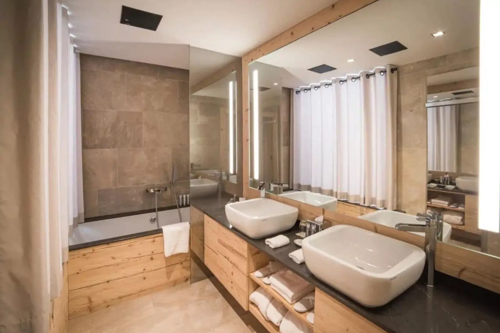 Super private Luxury Chalet with Hotel facilities-Bathroom