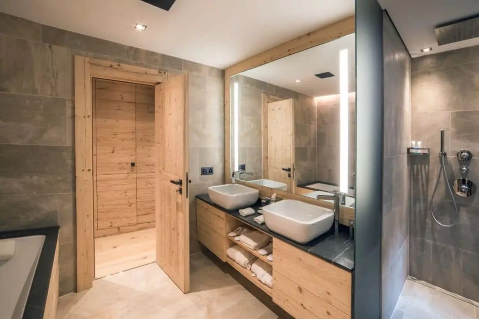 Super private Luxury Chalet with Hotel facilities-Bathroom