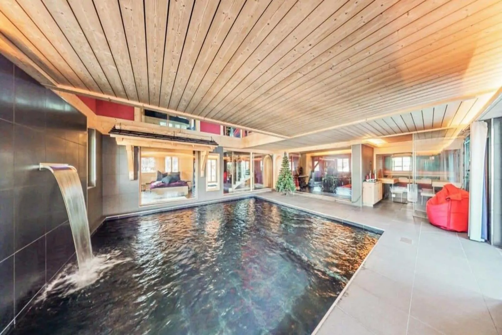 Beautiful Modern Chalet in the Gstaad Region-Pool