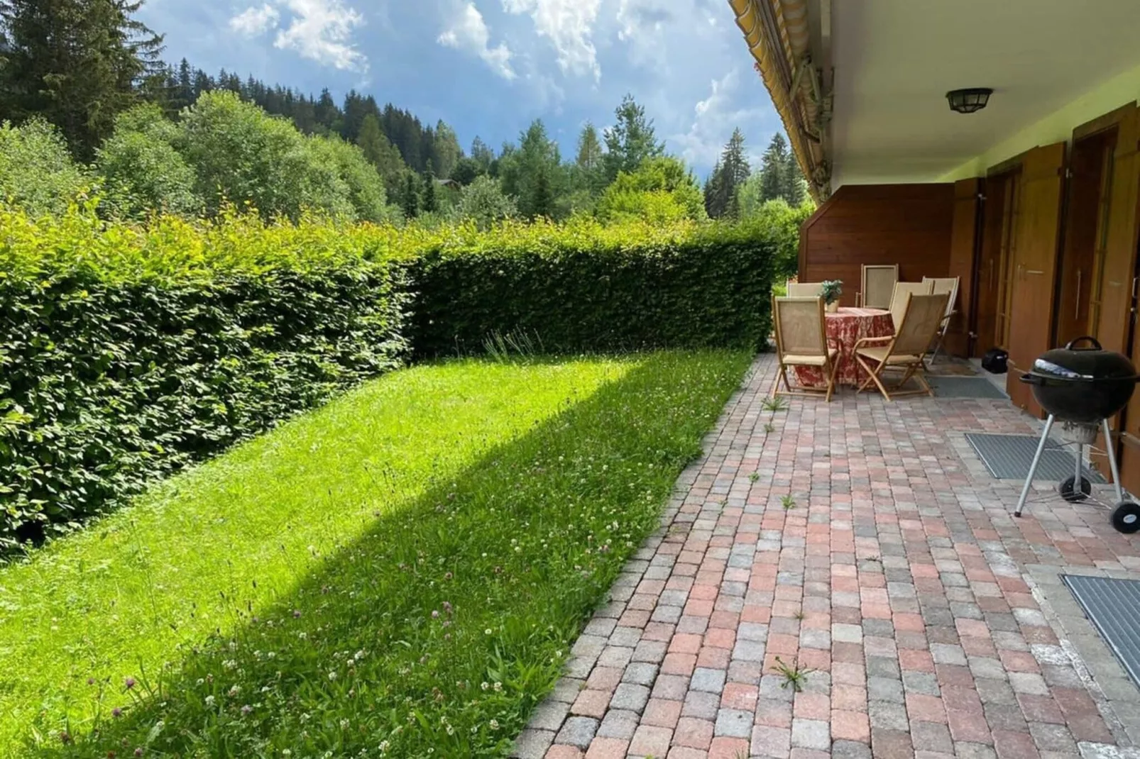 Spa Chalet in Ground Floor Cozy Duplex-Gärten Sommer
