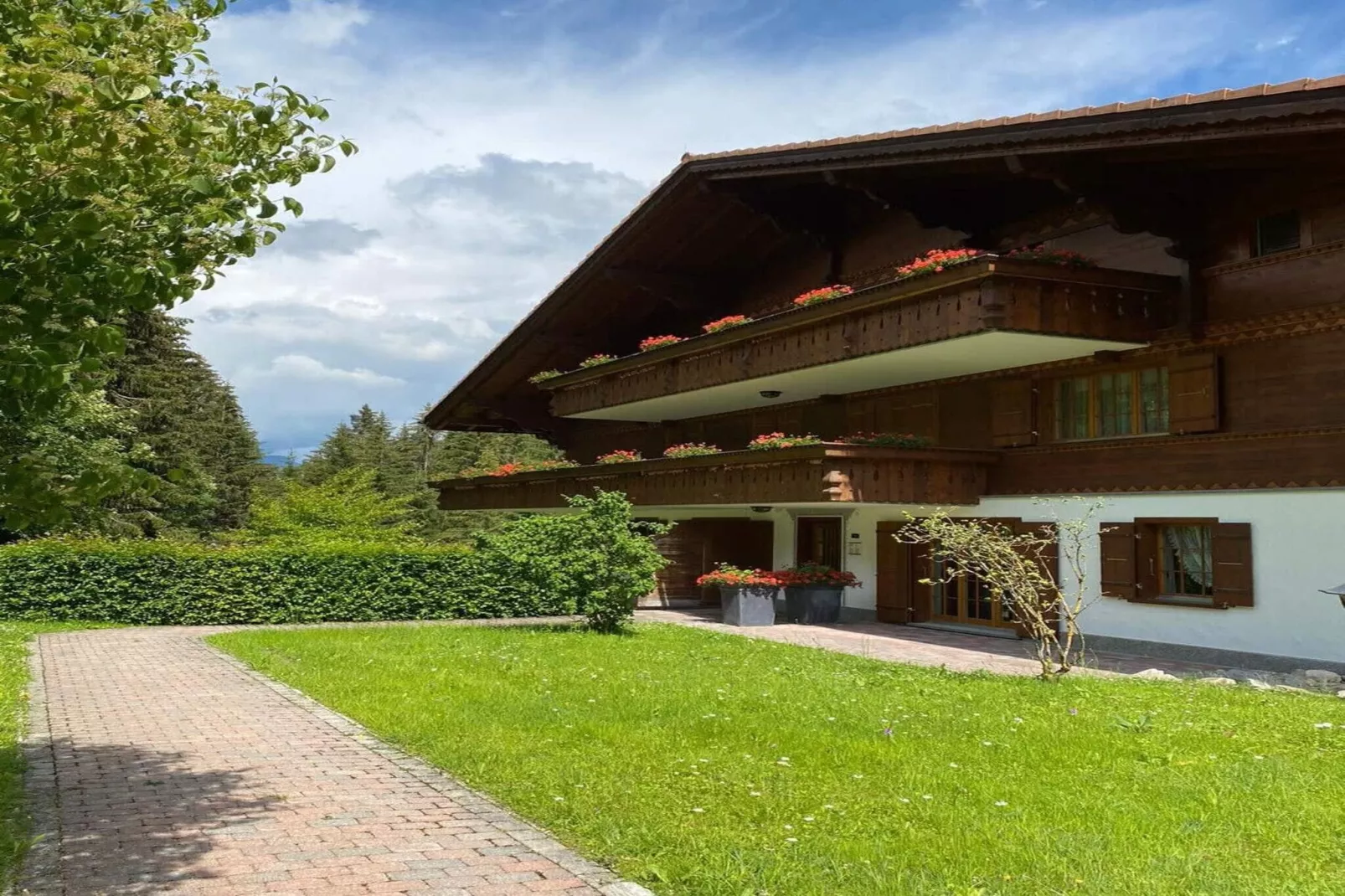 Spa Chalet in Ground Floor Cozy Duplex-Gärten Sommer