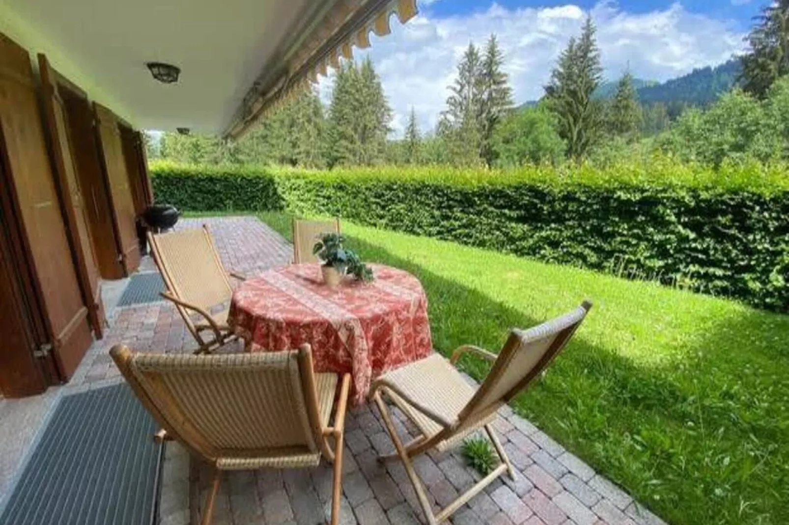 Spa Chalet in Ground Floor Cozy Duplex-Gärten Sommer