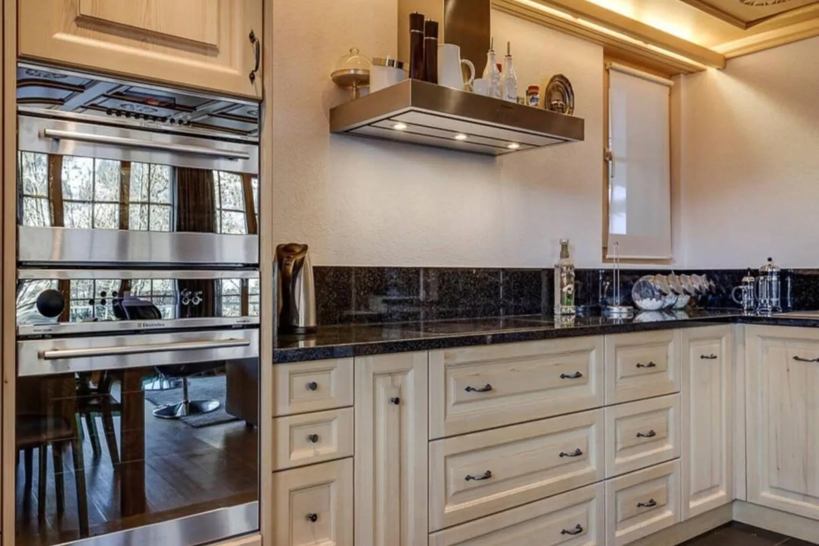 Luxurious Flat with Jacuzzi & Sauna-Küche