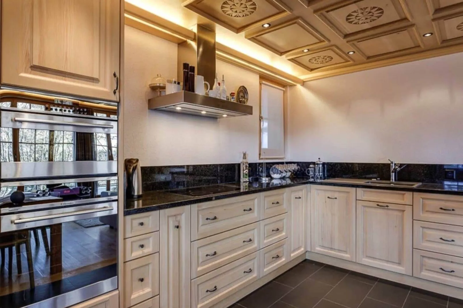 Luxurious Flat with Jacuzzi & Sauna-Küche