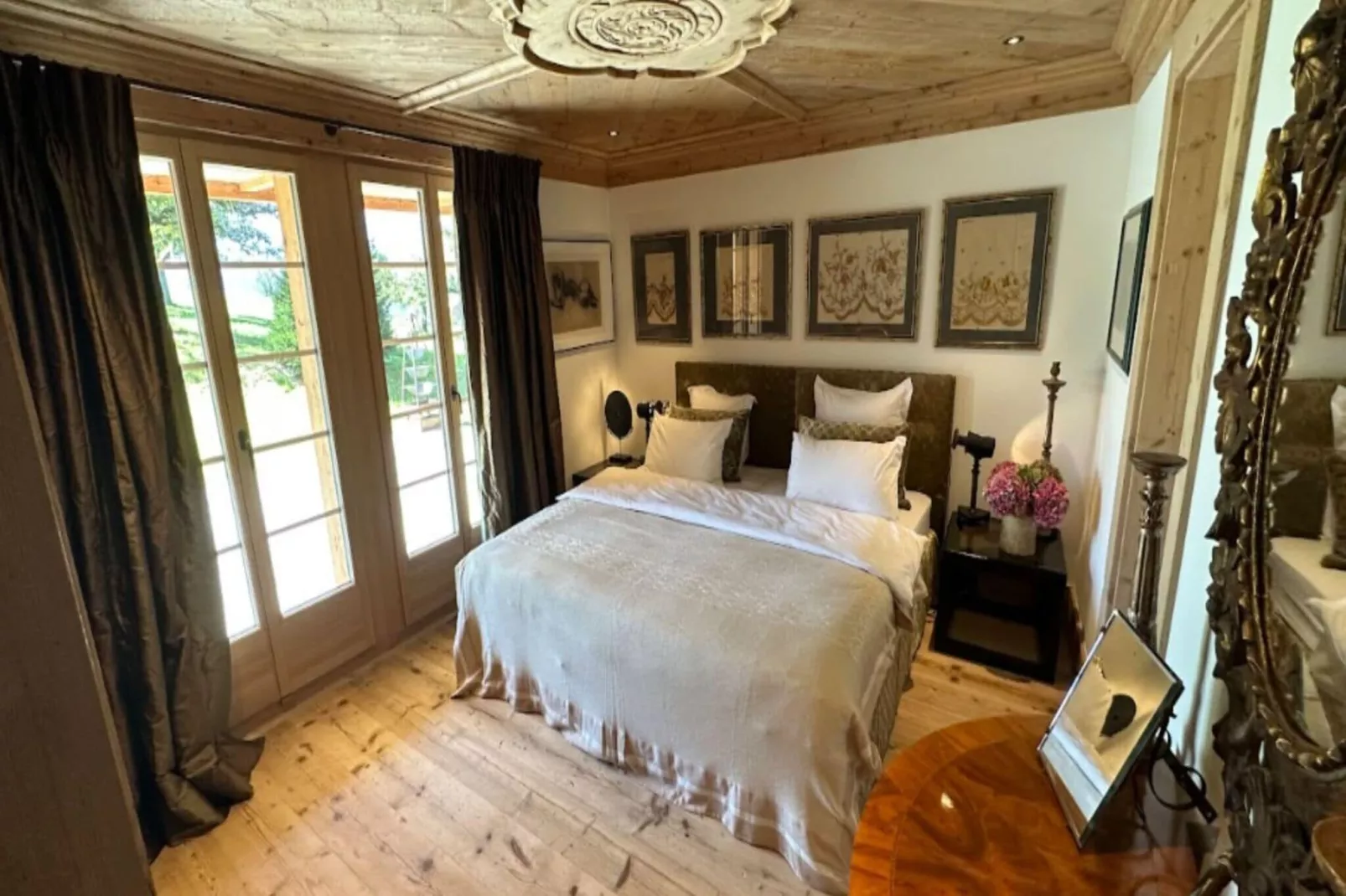 Divine Gstaad Chalet In Pure Elegance-Schlafzimmer