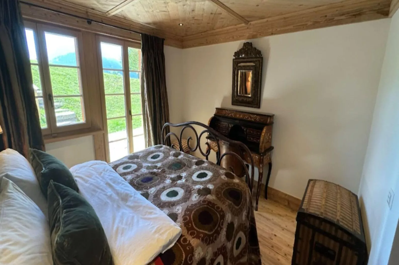 Divine Gstaad Chalet In Pure Elegance-Schlafzimmer