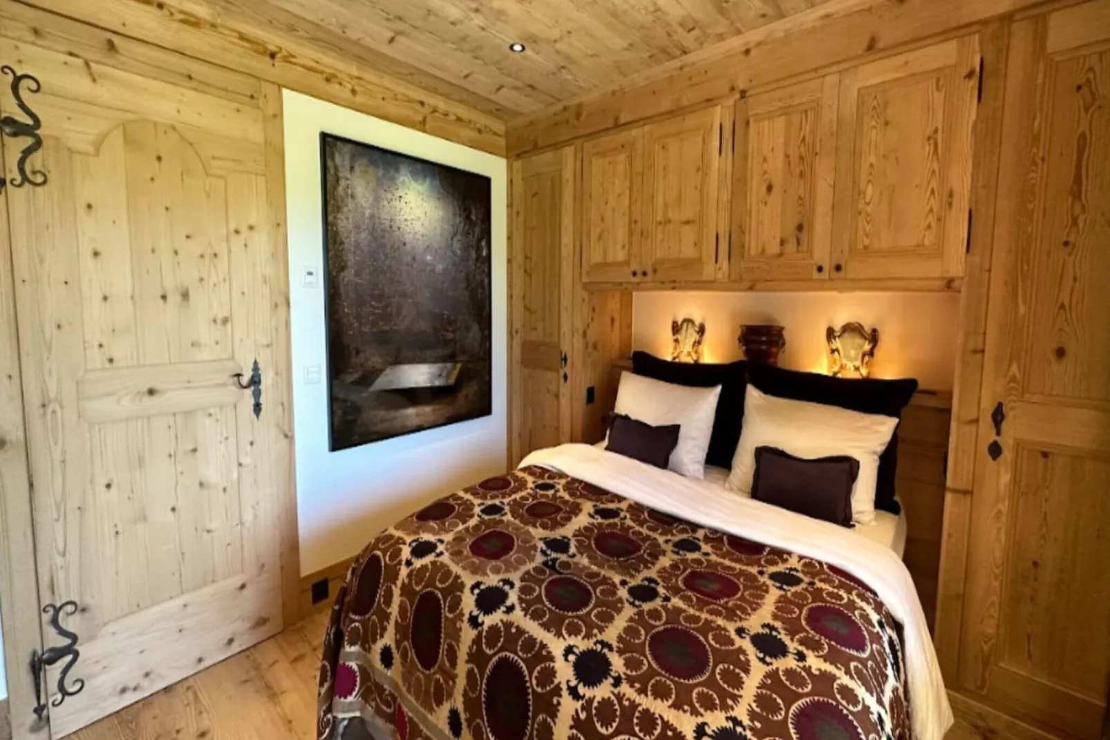 Divine Gstaad Chalet In Pure Elegance-Schlafzimmer