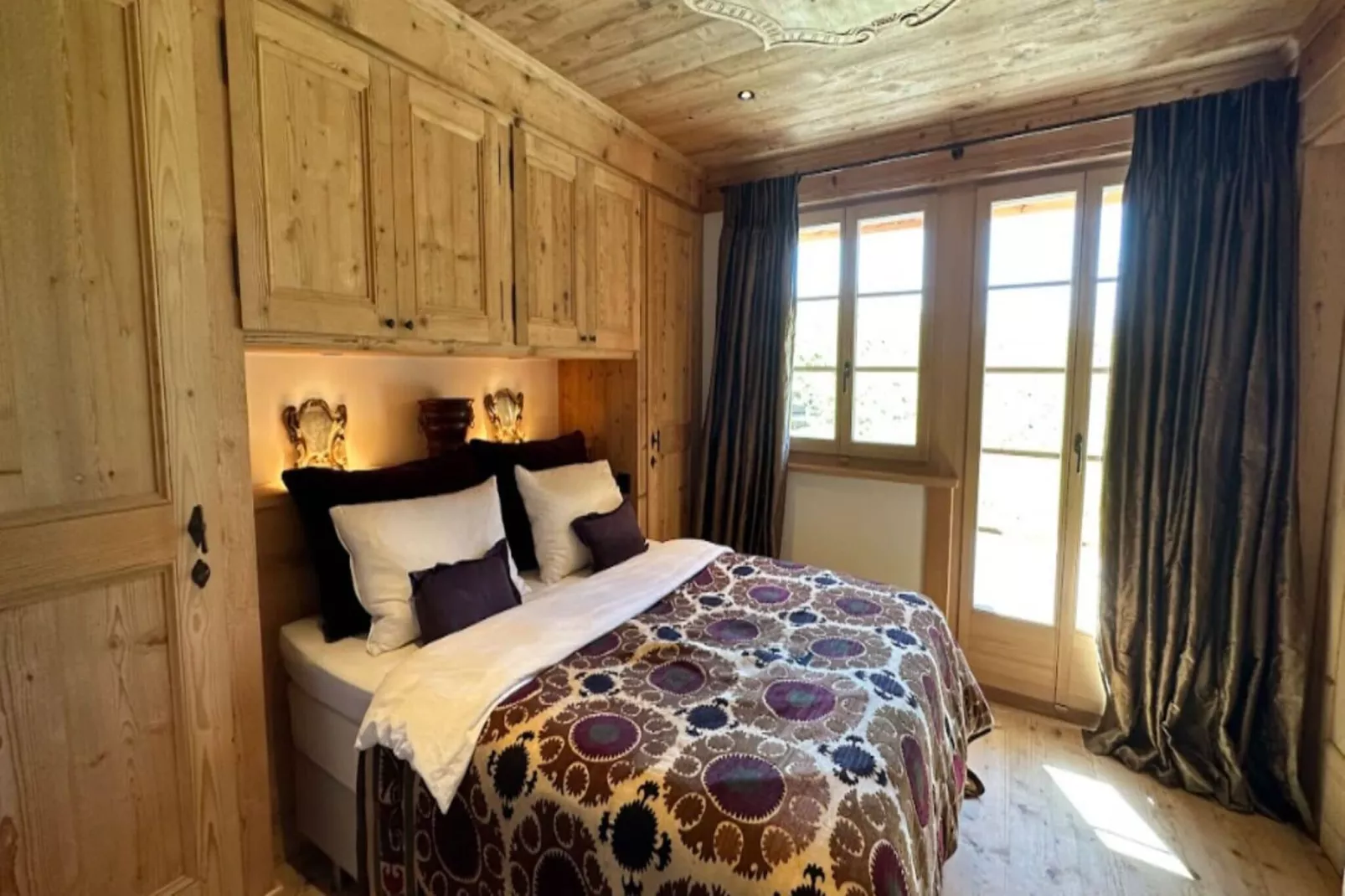 Divine Gstaad Chalet In Pure Elegance-Schlafzimmer