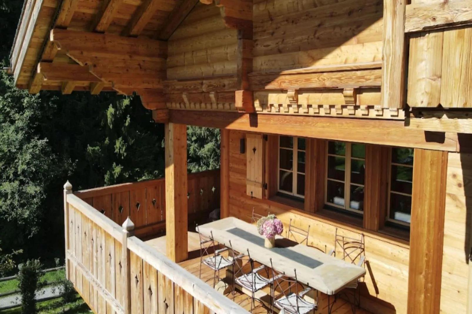 Divine Gstaad Chalet In Pure Elegance-Terrassenbalkon