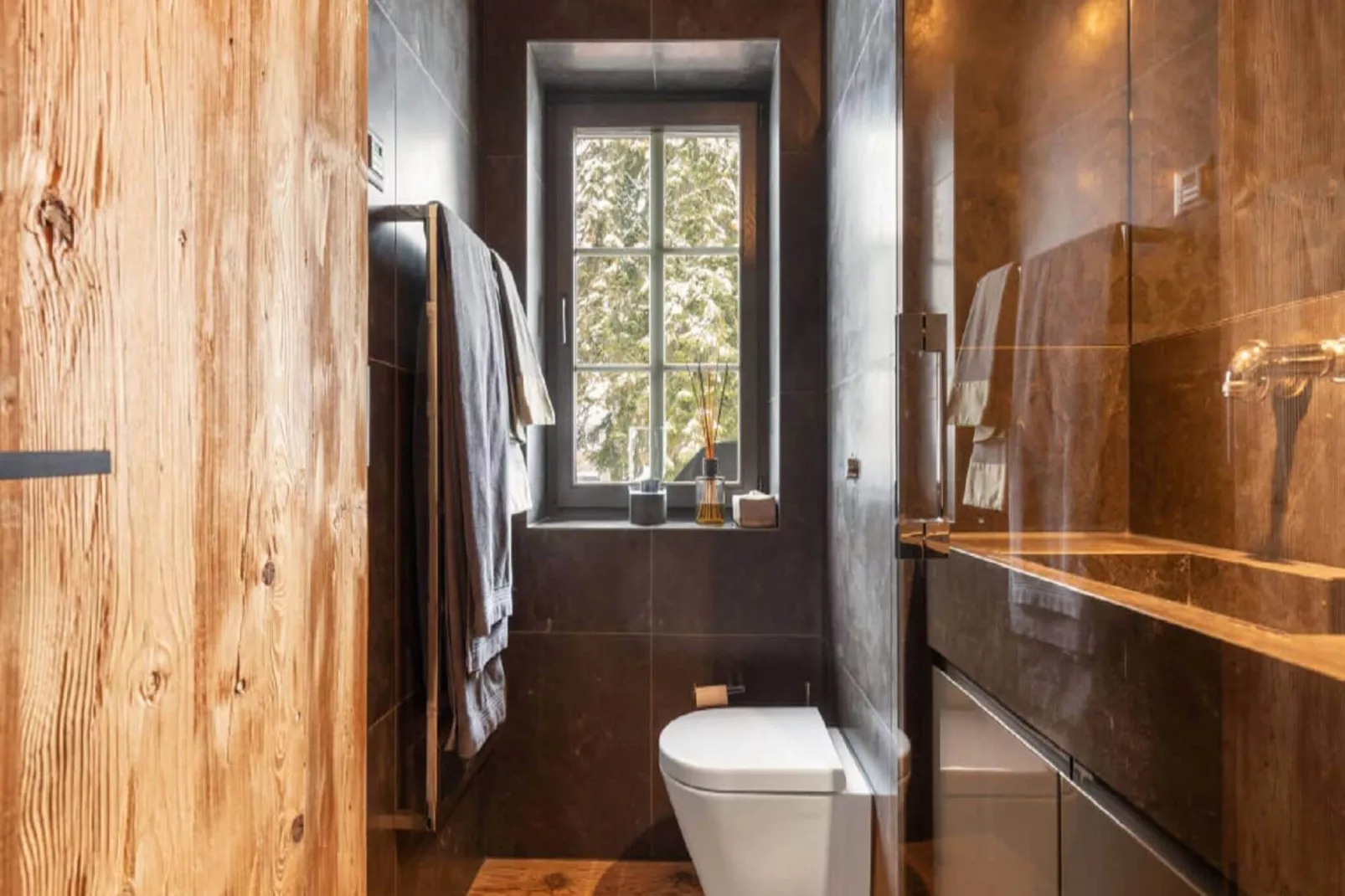Modern Luxury Duplex In Central Gstaad-Bathroom