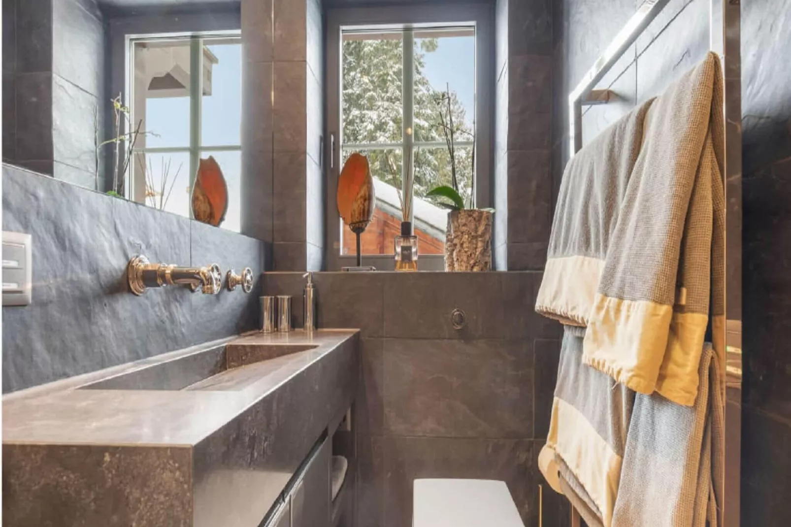 Modern Luxury Duplex In Central Gstaad-Bathroom