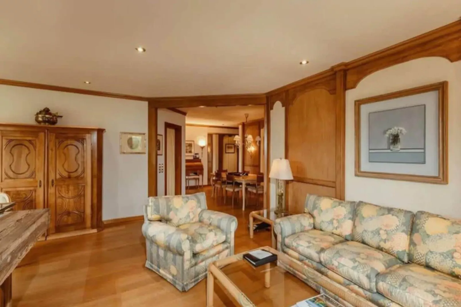 Luxurious serviced Flat in TOP 5 Star Park Hotel-Living room